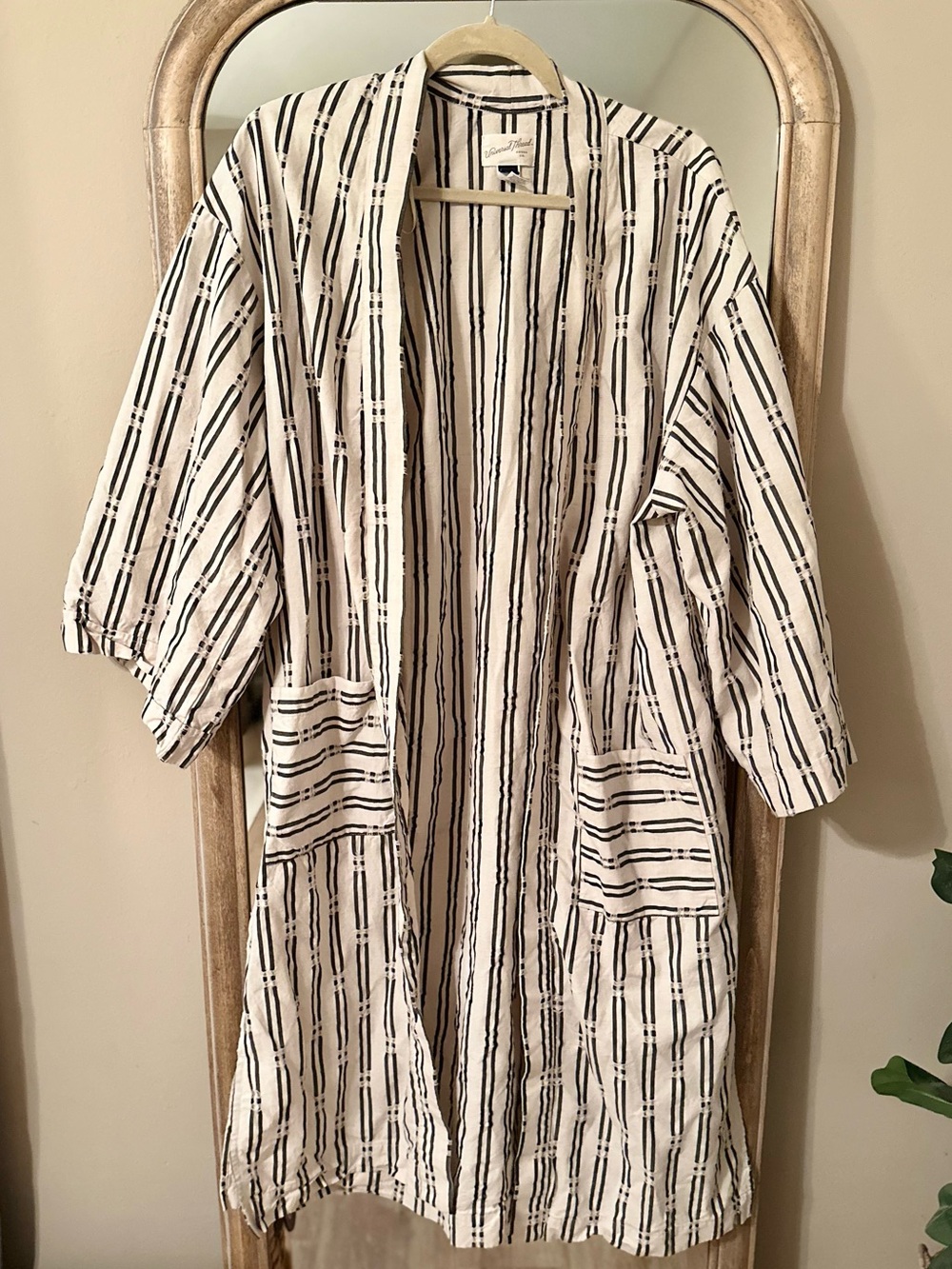 Universal Thread Women’s One Size Beige/Black Striped Open Front Kimono Duster